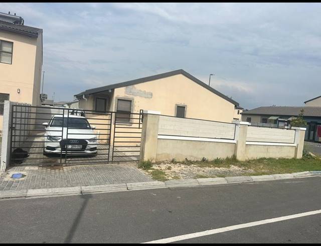3 BEDROOM HOUSE FOR SALE IN BLACKHEATH INDUSTRIAL